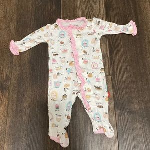 SOLD Magnetic Me sleeper NB